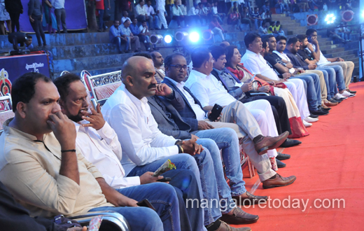 azar at Manhslotr premeir league